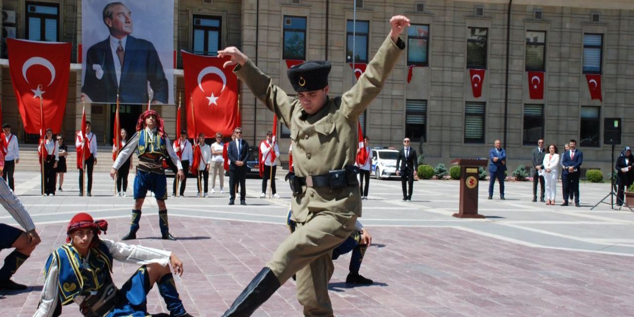 Atatürk'ün Eskişehir'e ilk gelişinin 104. yıl dönümü dolayısıyla tören düzenlendi