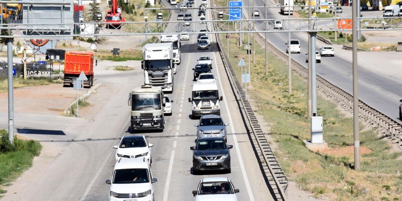 "Kilit kavşak"taki yoğunluk devam ediyor