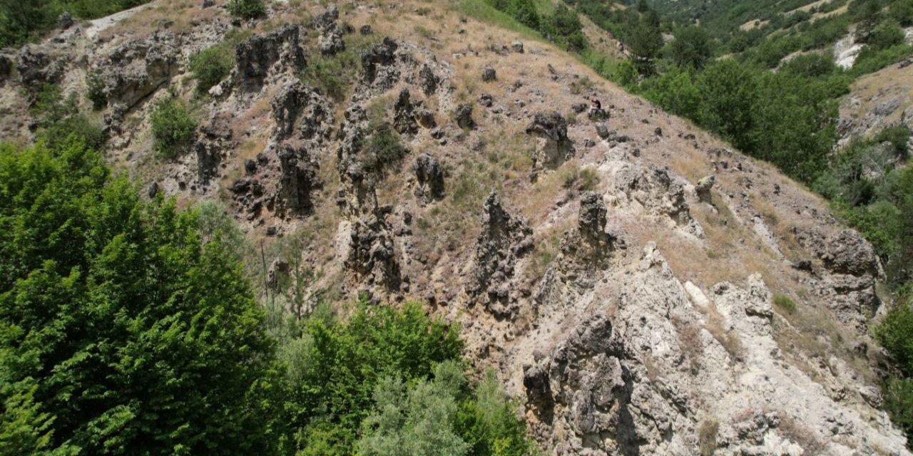 Başkentteki peribacası oluşumları görenleri şaşırttı