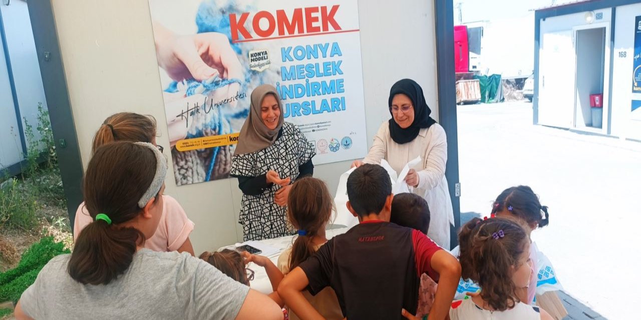 KOMEK Mensupları ve Mezunları Derneği bayramda Hataylı çocukların yanındaydı