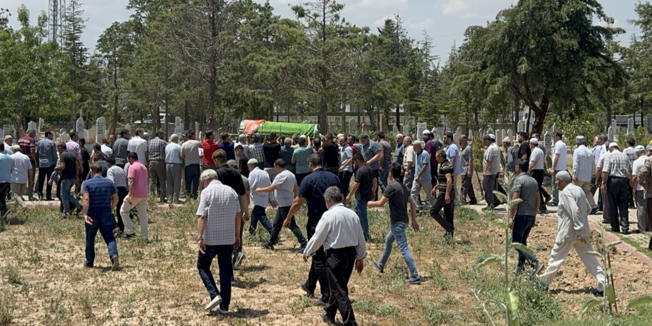 Konya'da eski sevgilisi tarafından öldürülen kadın toprağa verildi