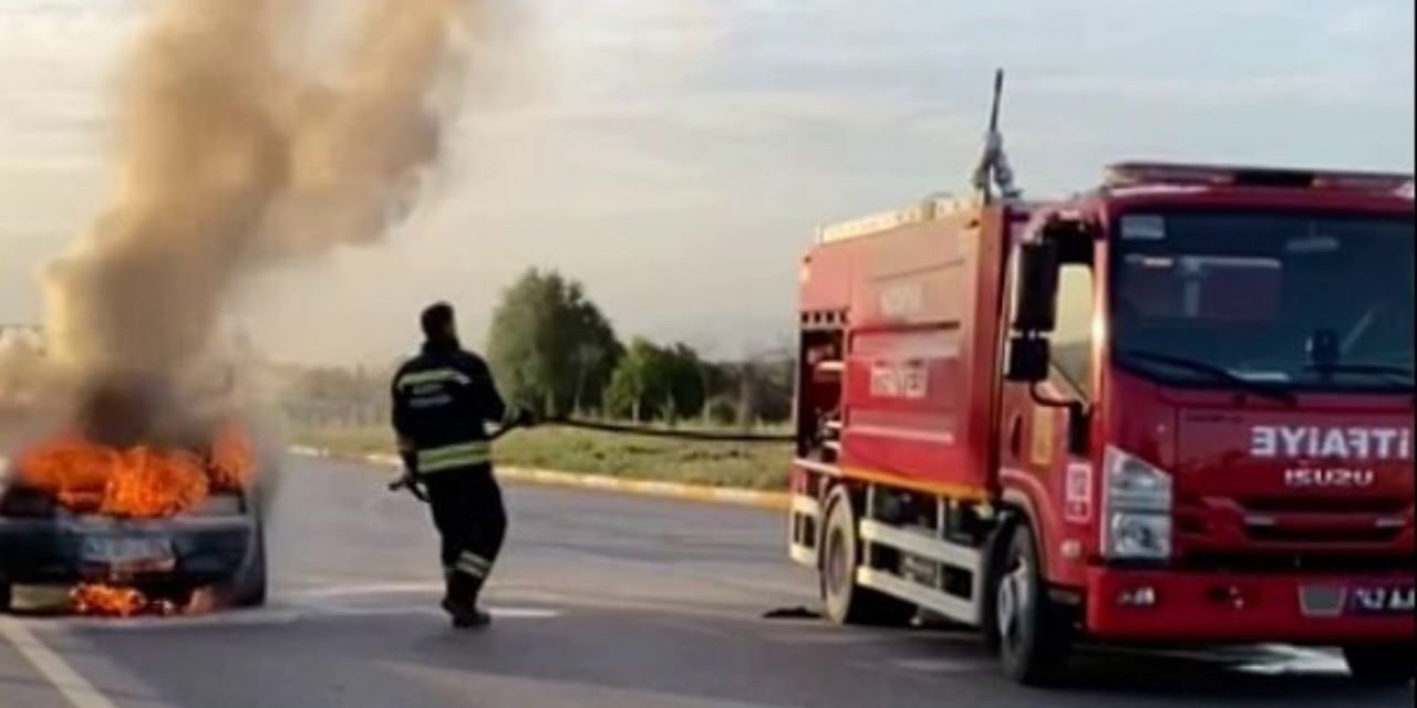 Konya'da, araçta çıkan yangın hasara neden oldu