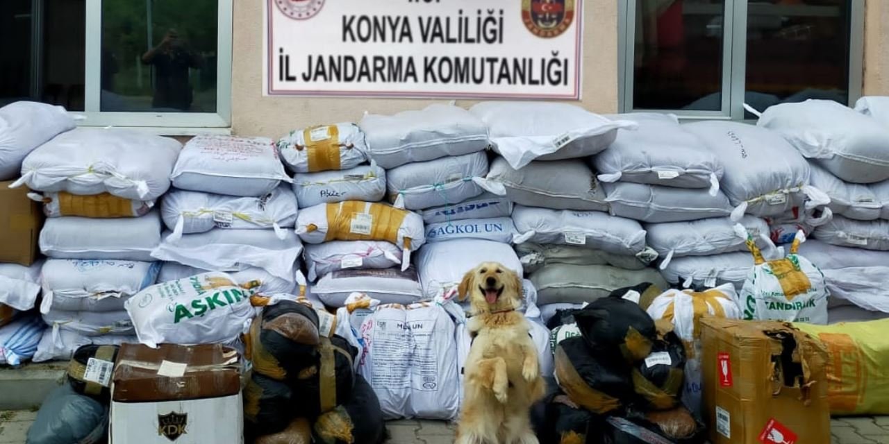 Konya'da düzenlenen operasyonda bir tırda 1,9 ton kaçak tütün ele geçirildi