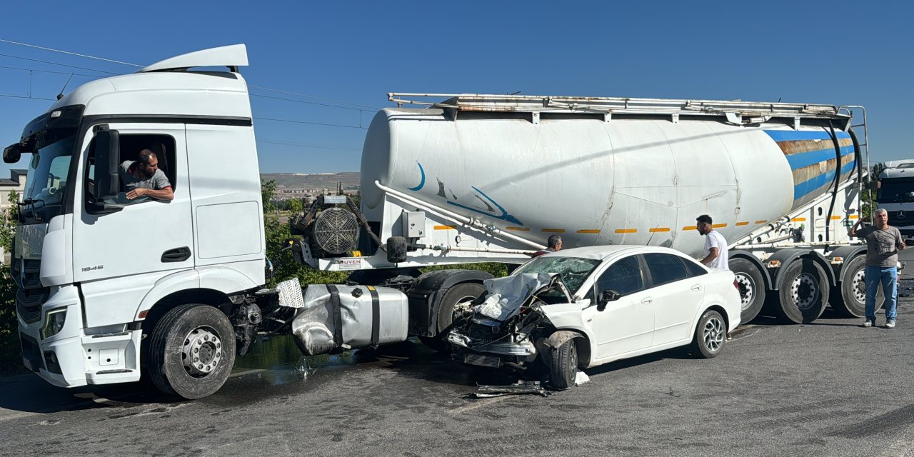 Tanker ile otomobil çarpıştı: Kazada 1’i ağır 2 yaralandı