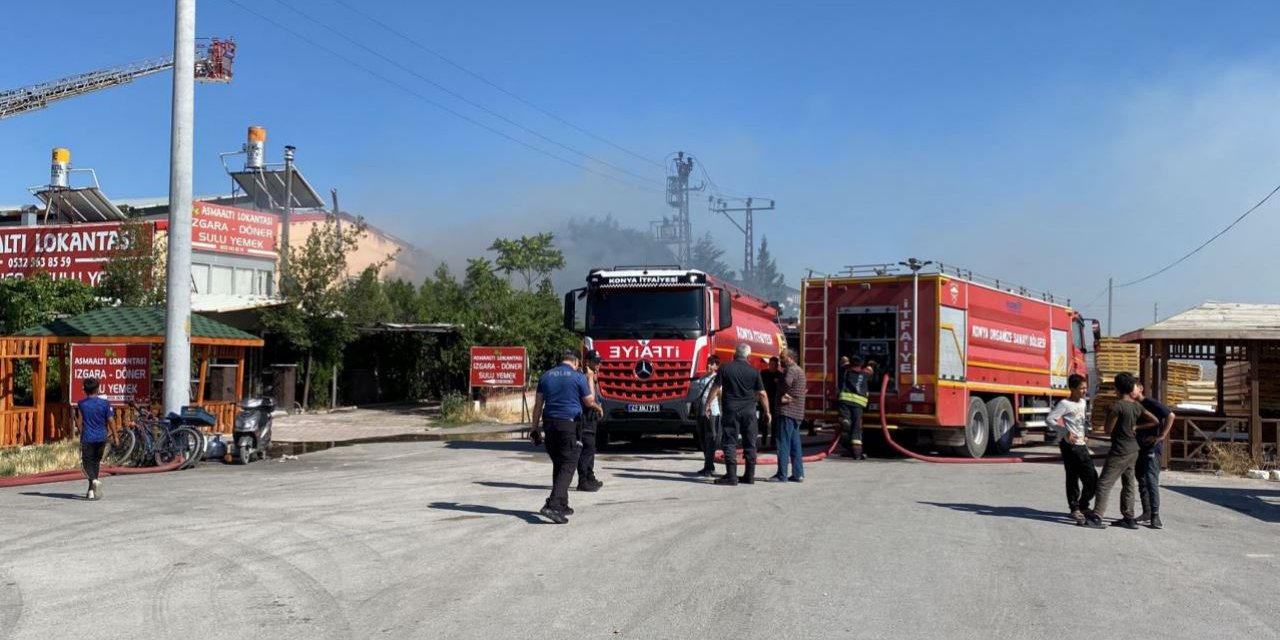 Konya'da sanayi sitesindeki yangın paniğe neden oldu