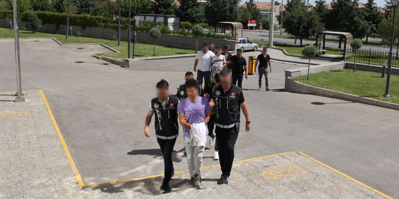 Polis ekiplerinin operasyonuyla 4 kişi uyuşturucudan tutuklandı