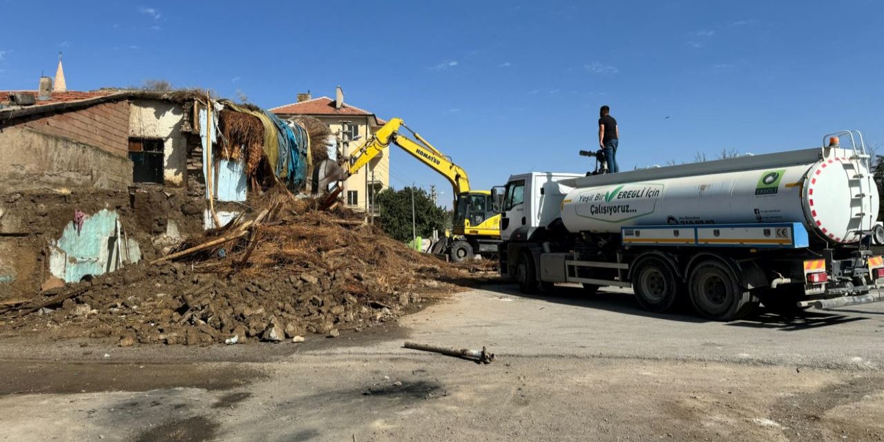 Ereğli'de metruk binalar yıkılıyor