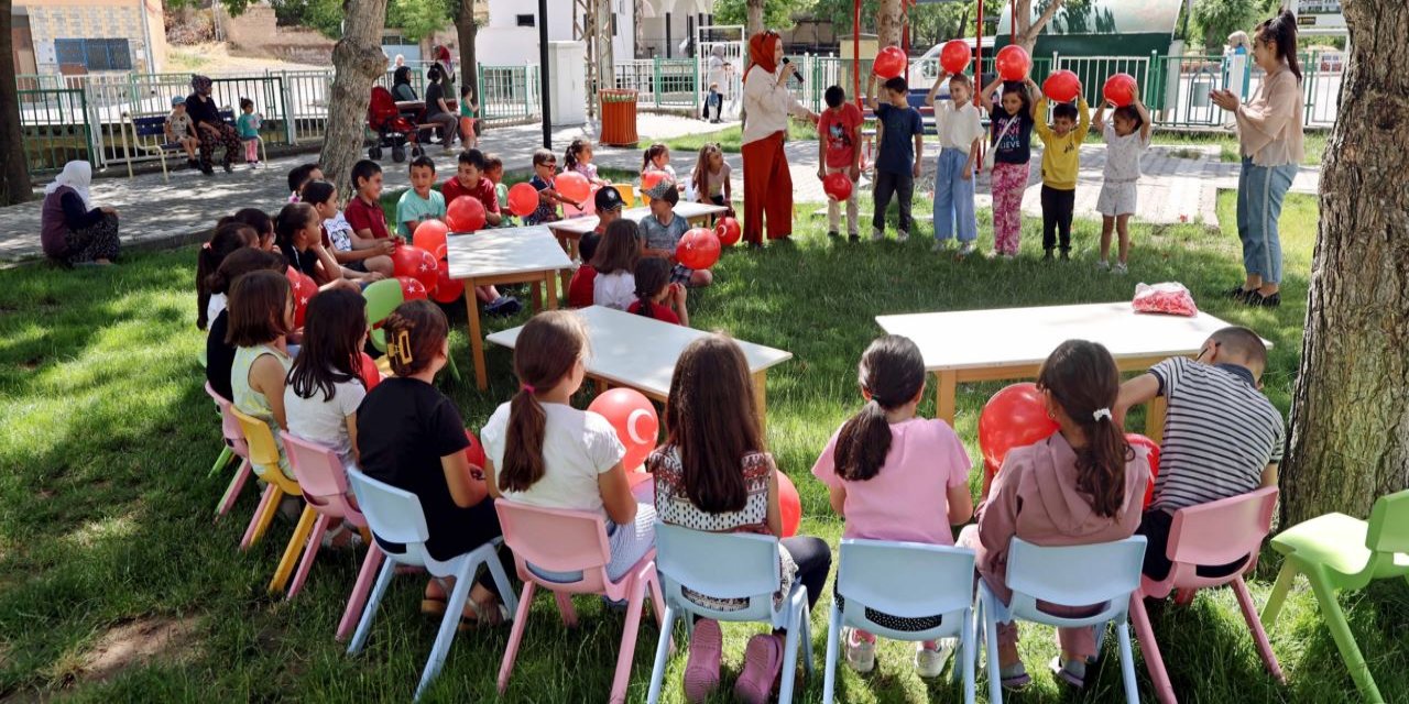 ‘Gezici Kütüphane Okuma Şenliği’ tüm hızıyla devam ediyor