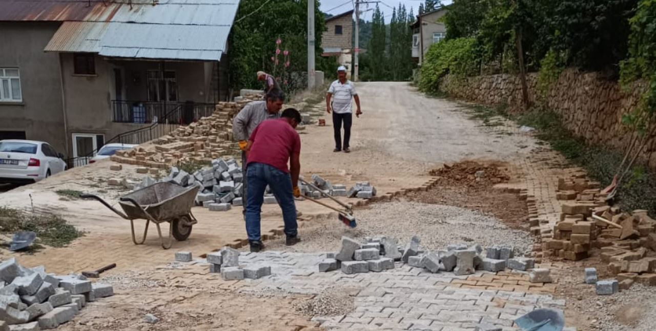 Hadim’de yol yapım çalışmaları başladı