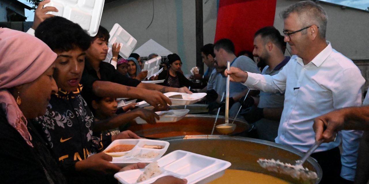 Başkan Ustaoğlu iftar programına katıldı