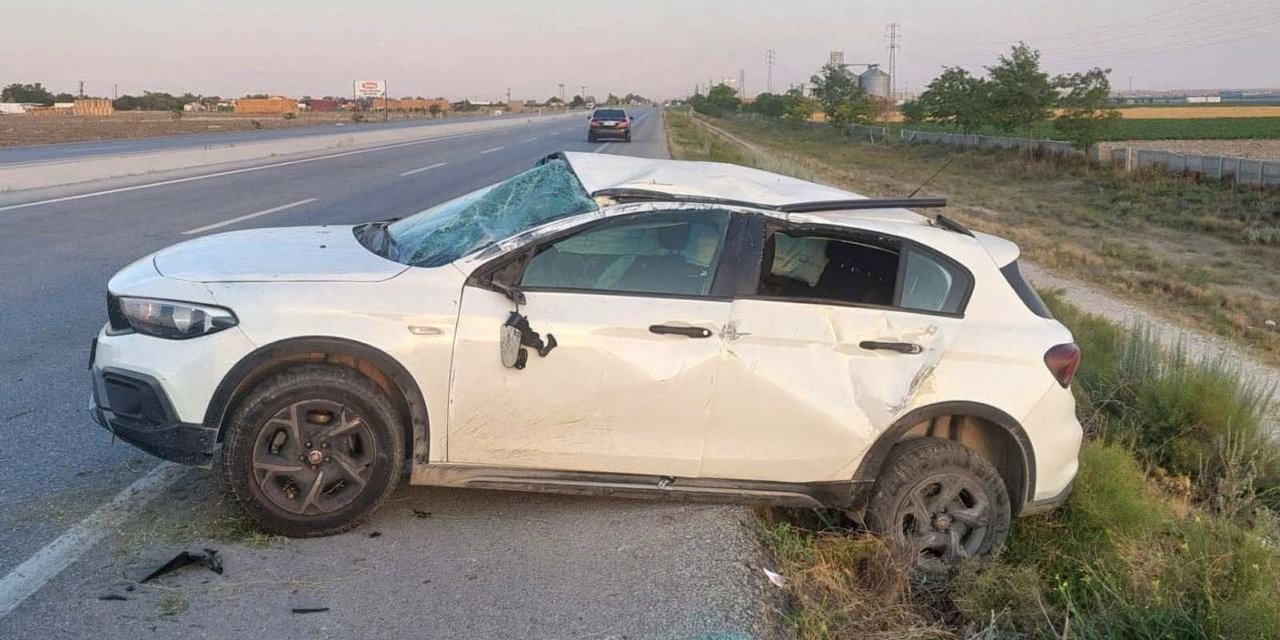 Konya'da yoldan çıkan araçtaki 5 kişi yaralandı