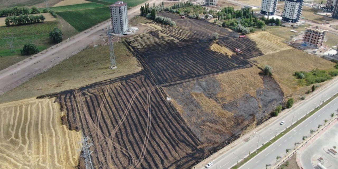 Paniğe yol açan anız yangını kısa sürede söndürüldü