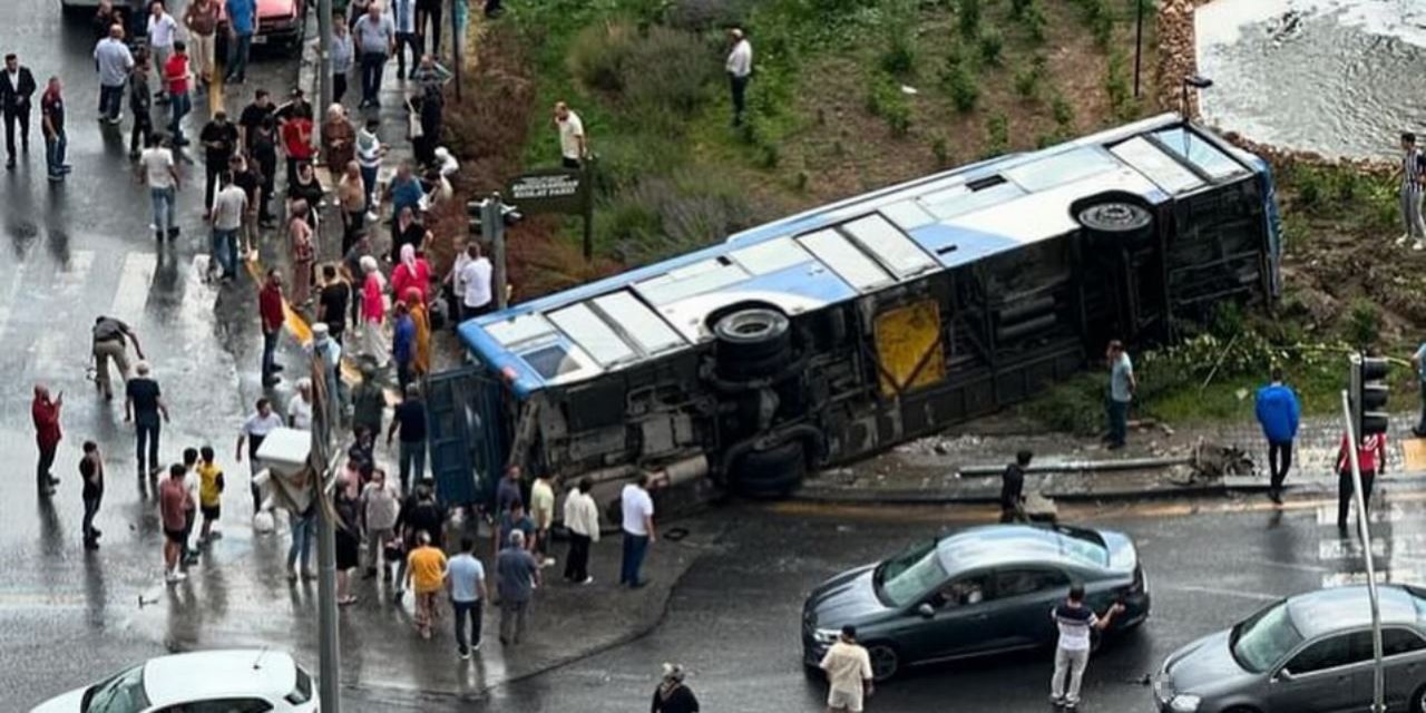 Başkentte belediye otobüsü devrildi: 5 kişi yaralandı