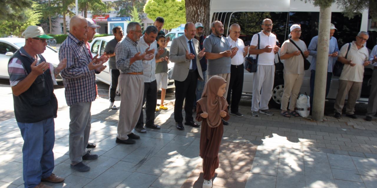 Umreciler Sarayönü’nden dualarla uğurlandı