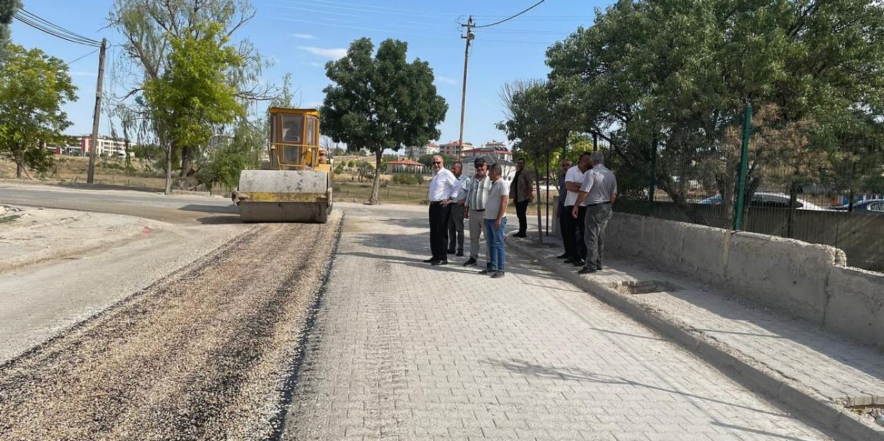 Kilitli taş yollar asfalta dönüşüyor