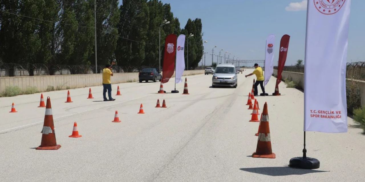 Güvenli sürüş eğitimi verildi