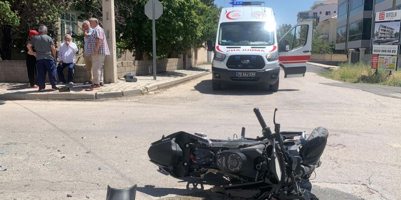 Motosiklet ile servis minibüsü kavşakta çarpıştı: Kazada 2 kişi yaralandı