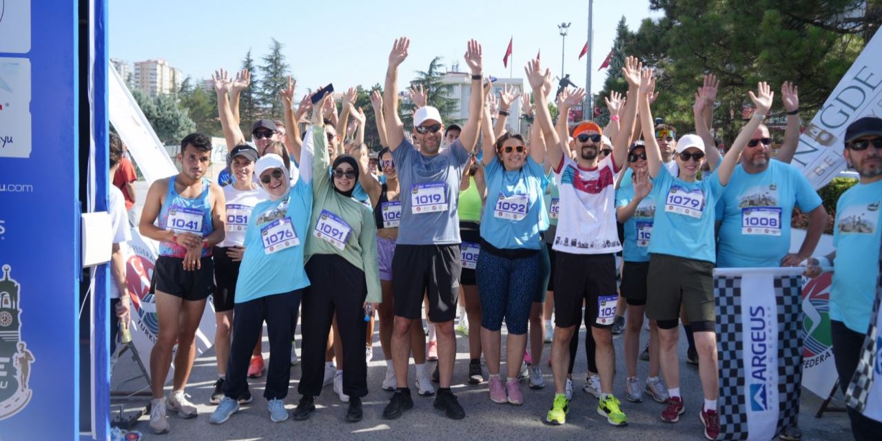Şehit Ömer Halisdemir anısına yarı maraton yapıldı