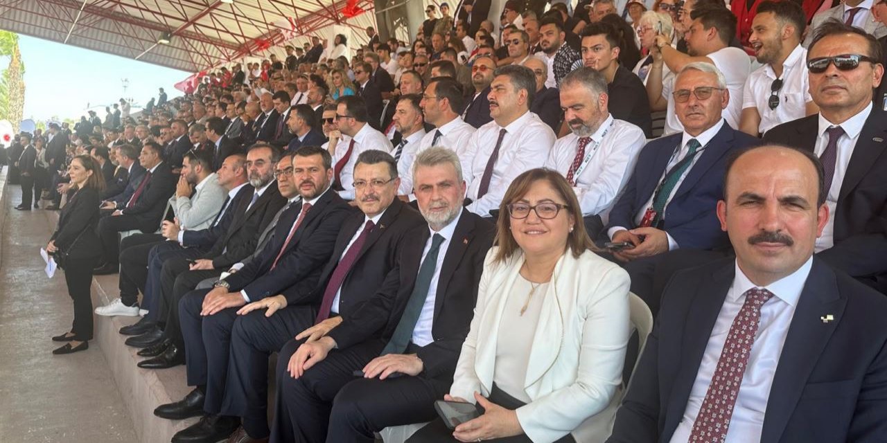 Başkan Altay, Kıbrısta gerçekleşen 20 Temmuz Barış ve Özgürlük Bayramı törenlerine katıldı