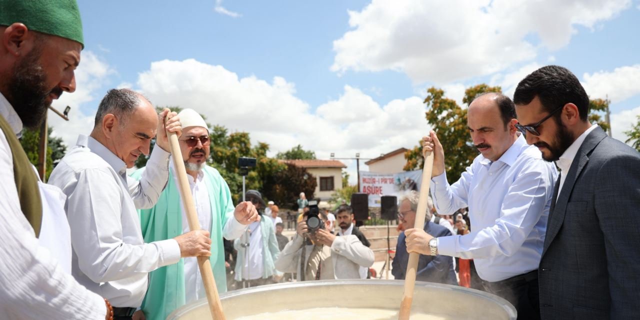 “Huzur-ı Pir’de Aşure” ile aşure geleneği yaşatılıyor