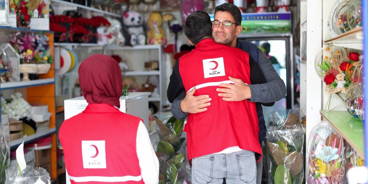 Türk Kızılay’dan depremzede esnafa destek