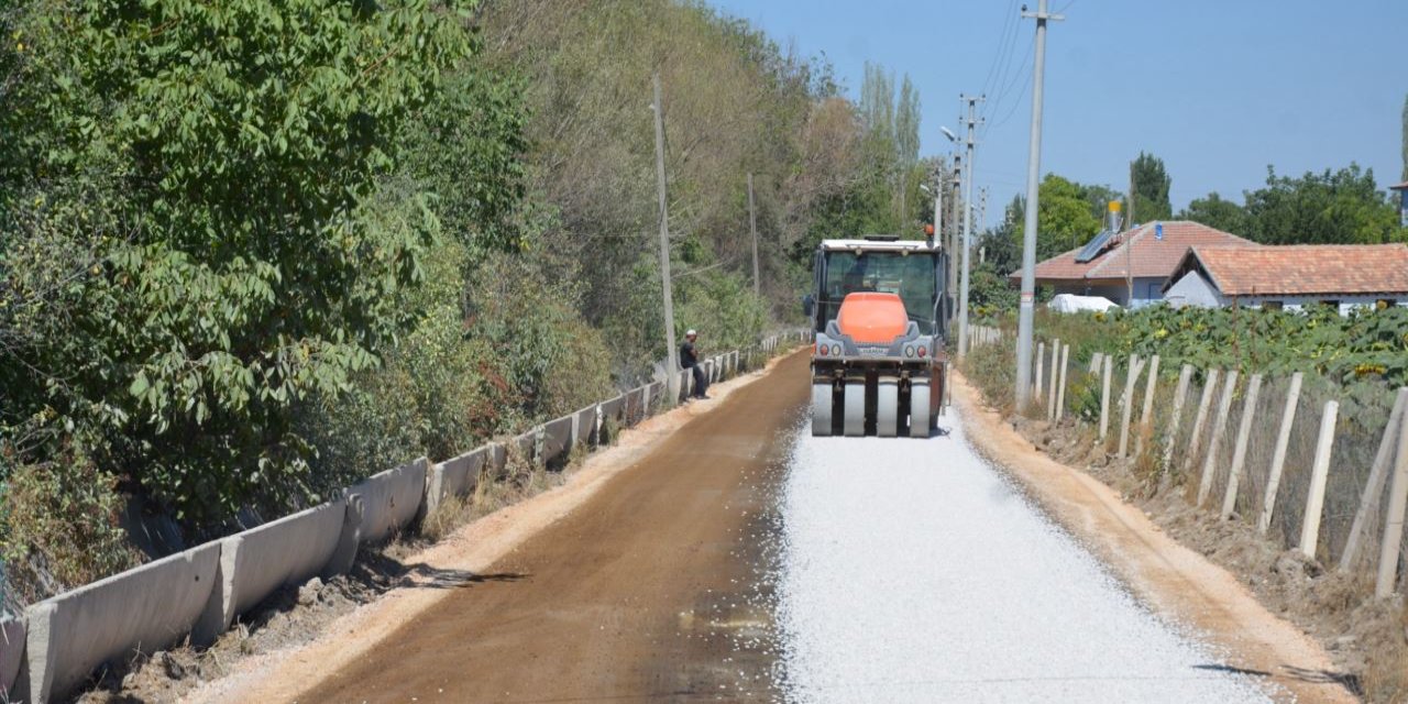 Ereğli Belediyesi soğuk asfalt çalışmalarına devam ediyor