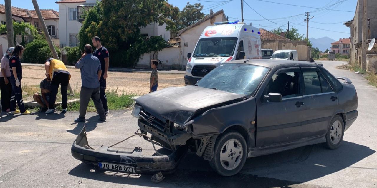 Karaman'da hafif ticari araç ile otomobil çarpıştı: 1 kişi yaralandı