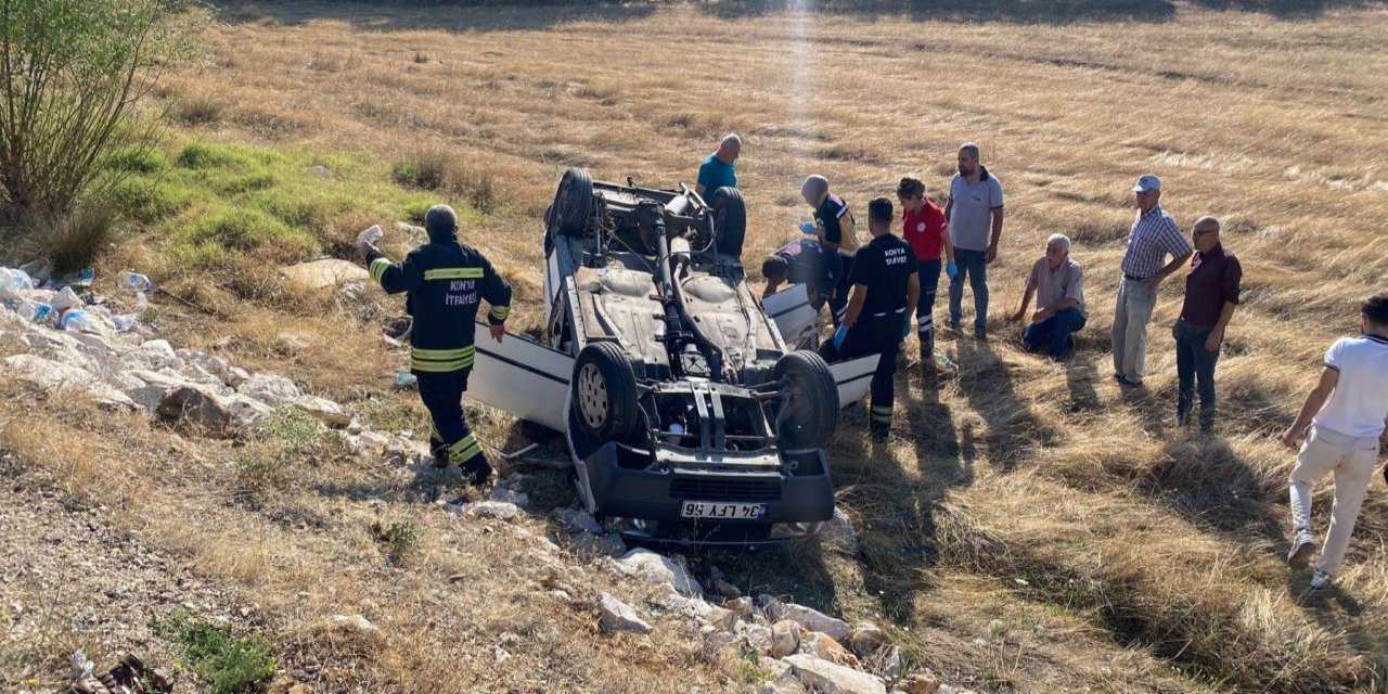 Konya'da araç şarampole devrildi: 2 kişi yaralandı