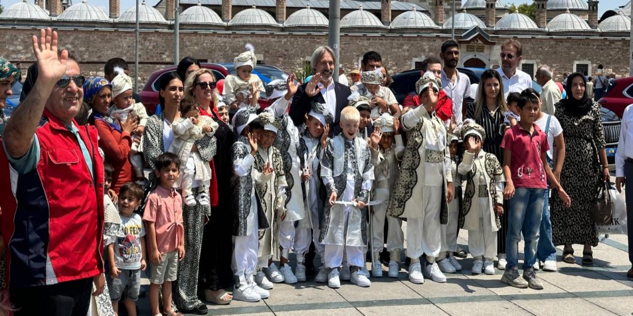 Vakıflar Bölge Müdürlüğünden toplu sünnet töreni