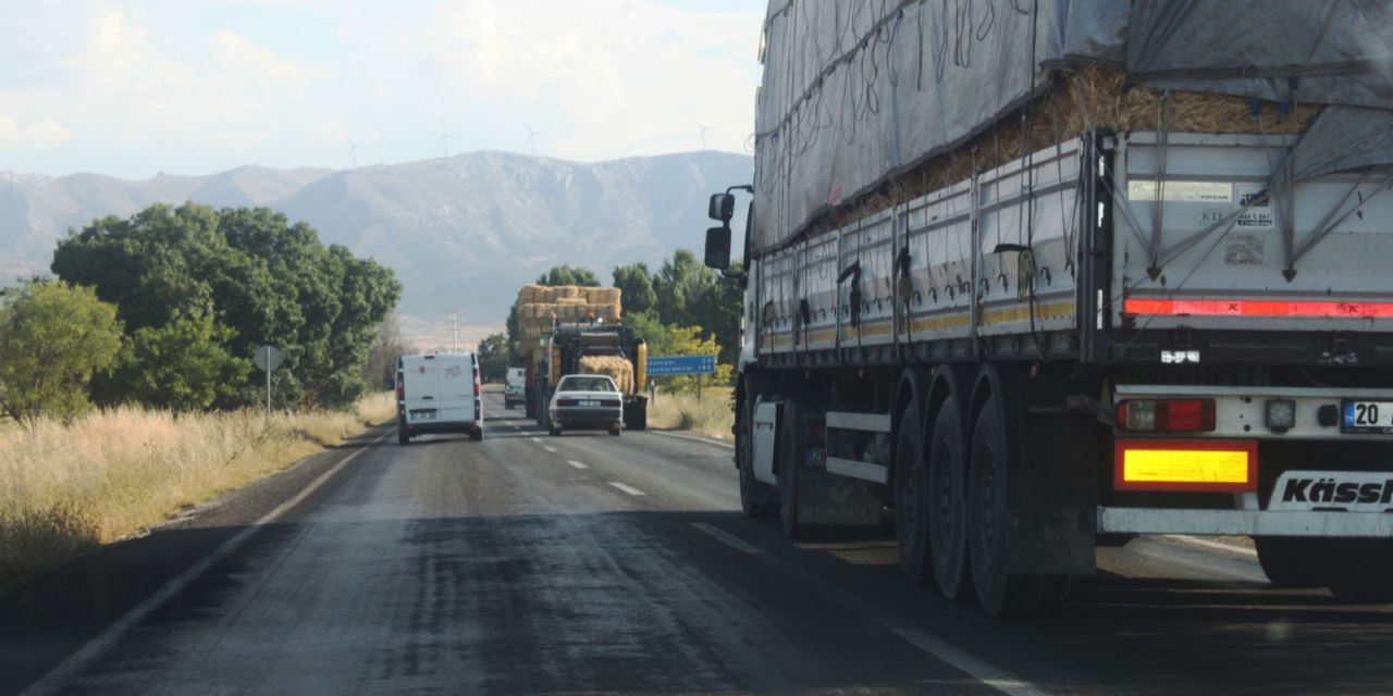 Karataş: "Ladik-Sarayönü yolu çift şerit olmalı"