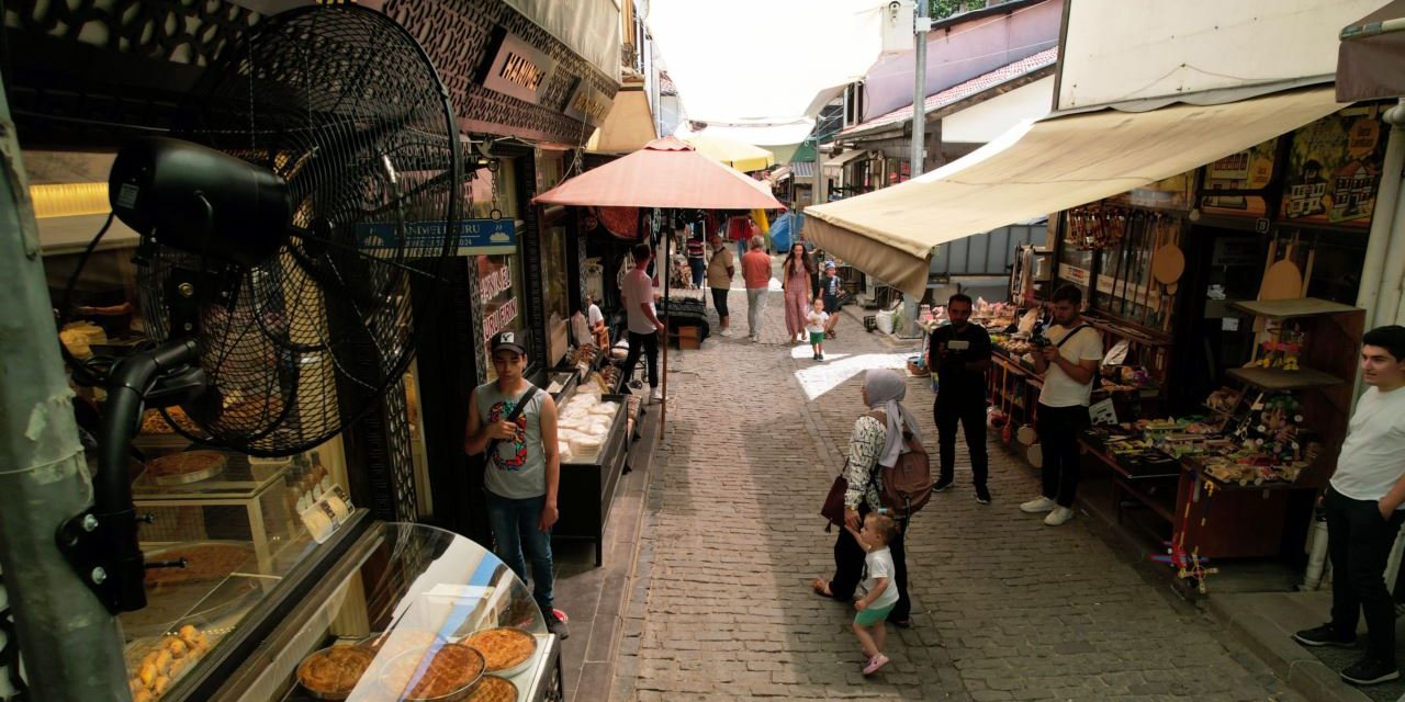 Türkiye'nin en ferah yeri ''Demirciler Sokağı''