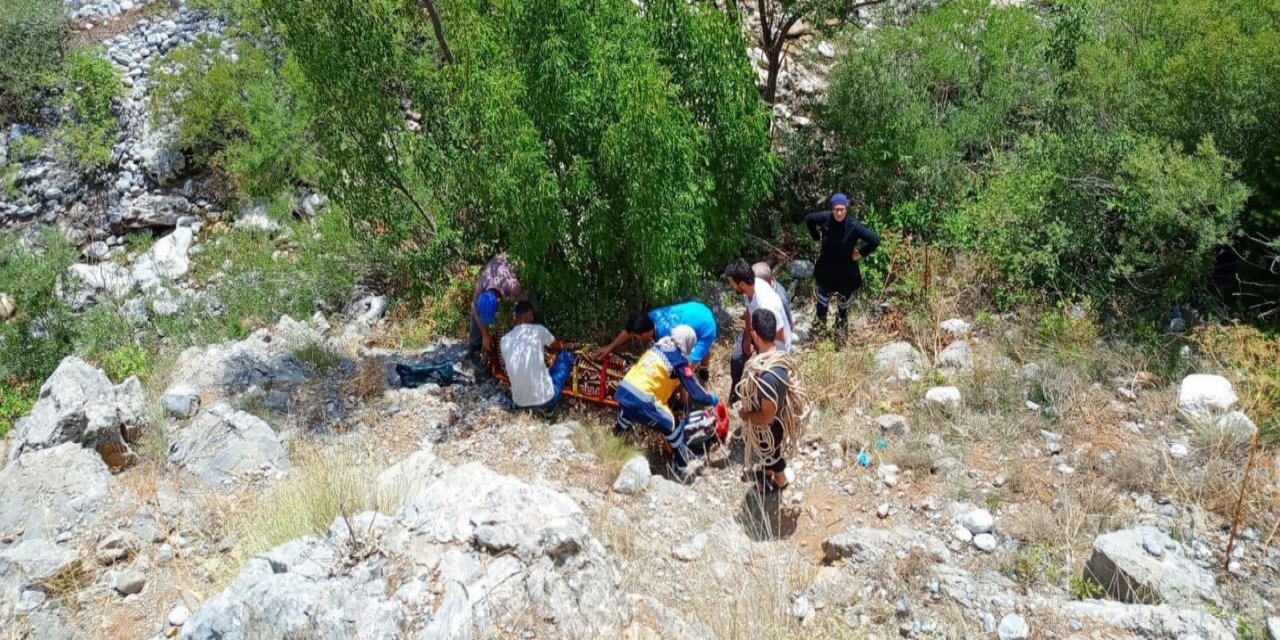 Gölete giren genç boğularak can verdi