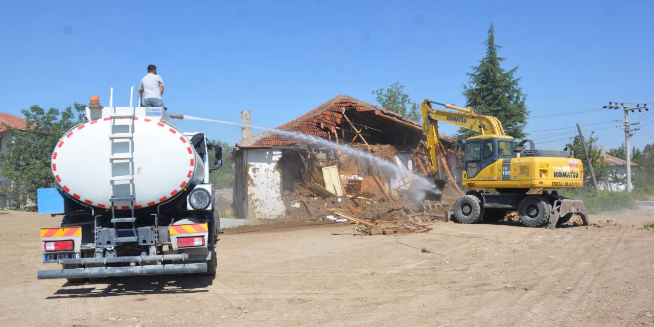 Ereğli’de metruk binalar yıkılıyor