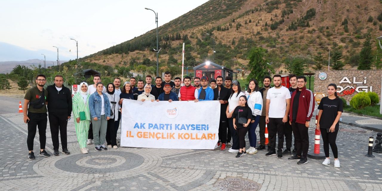 Başkan Büyükkılıç, gençlerle sabah yürüyüşüne katıldı