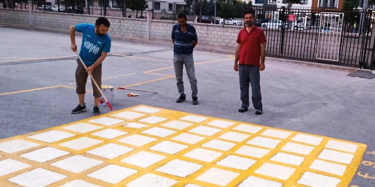 Geleneksel oyunlar okul bahçelerinde