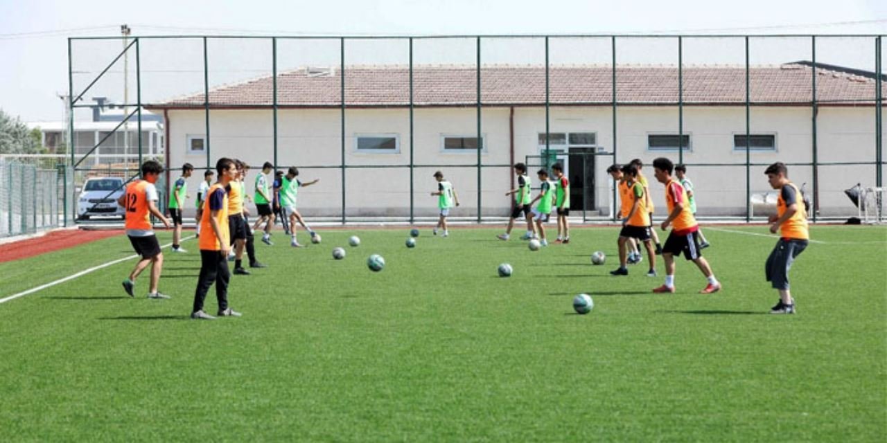 Karatay Belediyespor Kulübü, geleceğin yıldız futbolcularını seçiyor