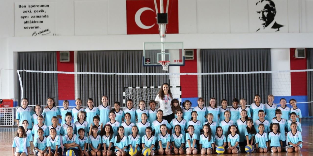 Gençlerden voleybol yaz okuluna büyük ilgi