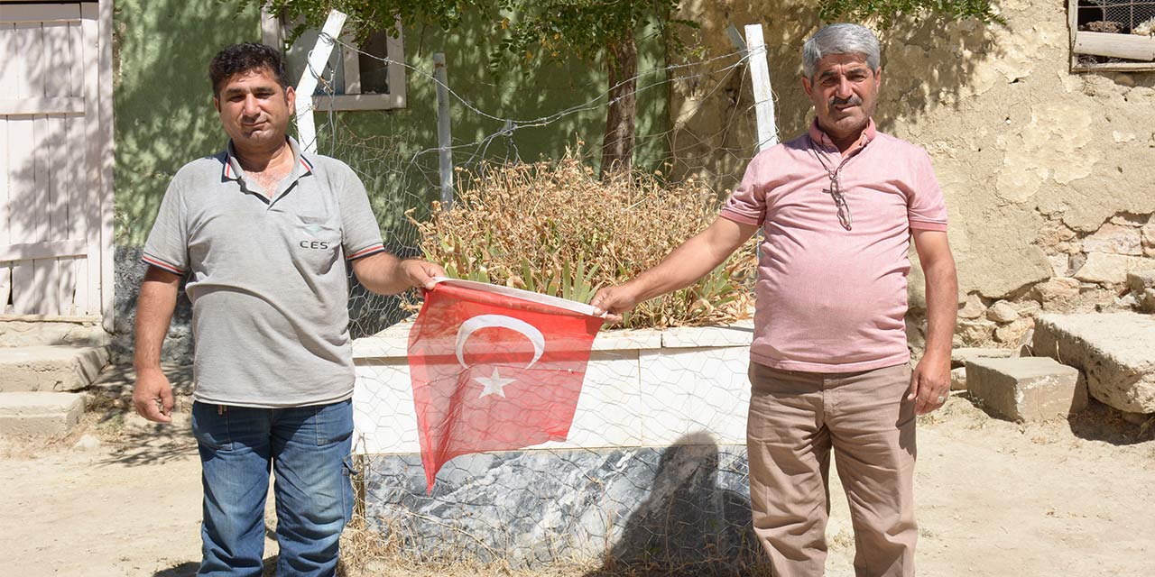 103 yıllık şehit kabri evlerinin avlusunda yatıyor