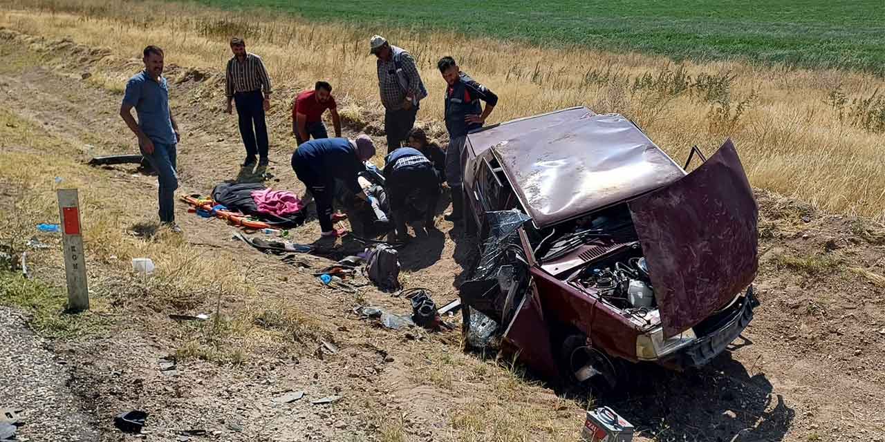 Yozgat'ta meydana gelen kazada 2 otomobil çarpıştı 3 kişi öldü, 3 kişi yaralandı