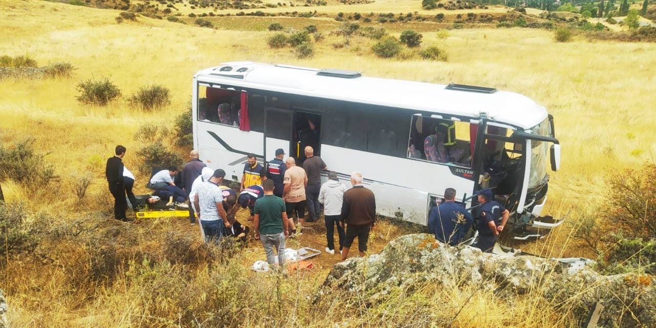 Sivas'ta midibüs kaza yaptı: Çok sayıda kişi yaralandı