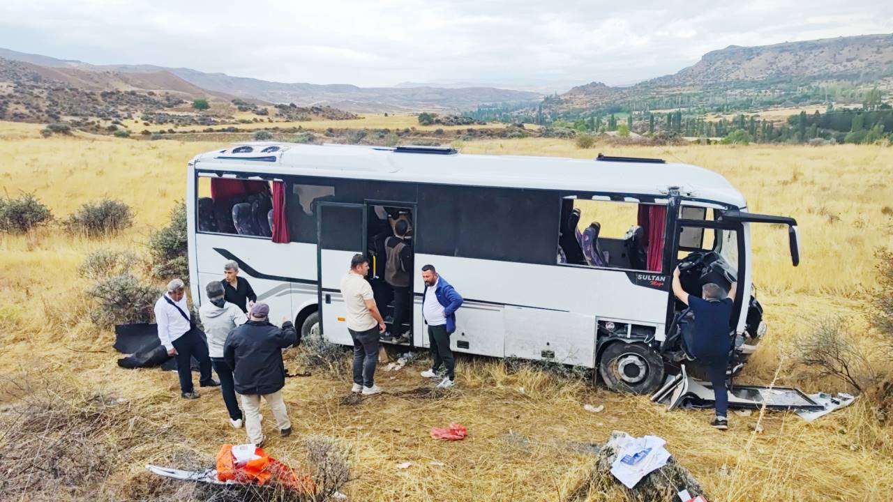 Düğüne giderken kaza yaptılar: 27 kişi yaralandı