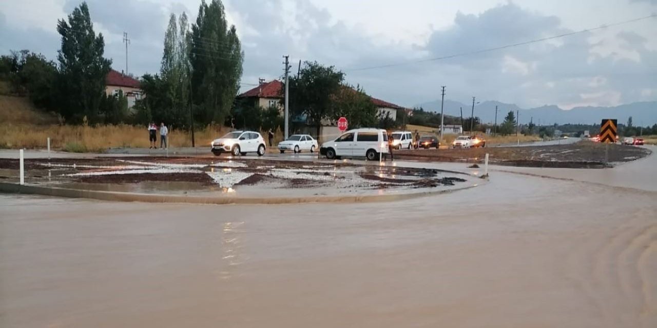 Beyşehir sağanağa teslim oldu