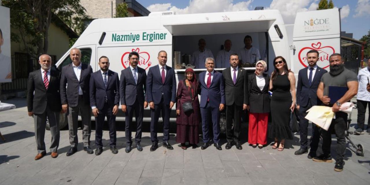 Yardımlardan etkilenerek belediyeye mobil aşevi bağışladı