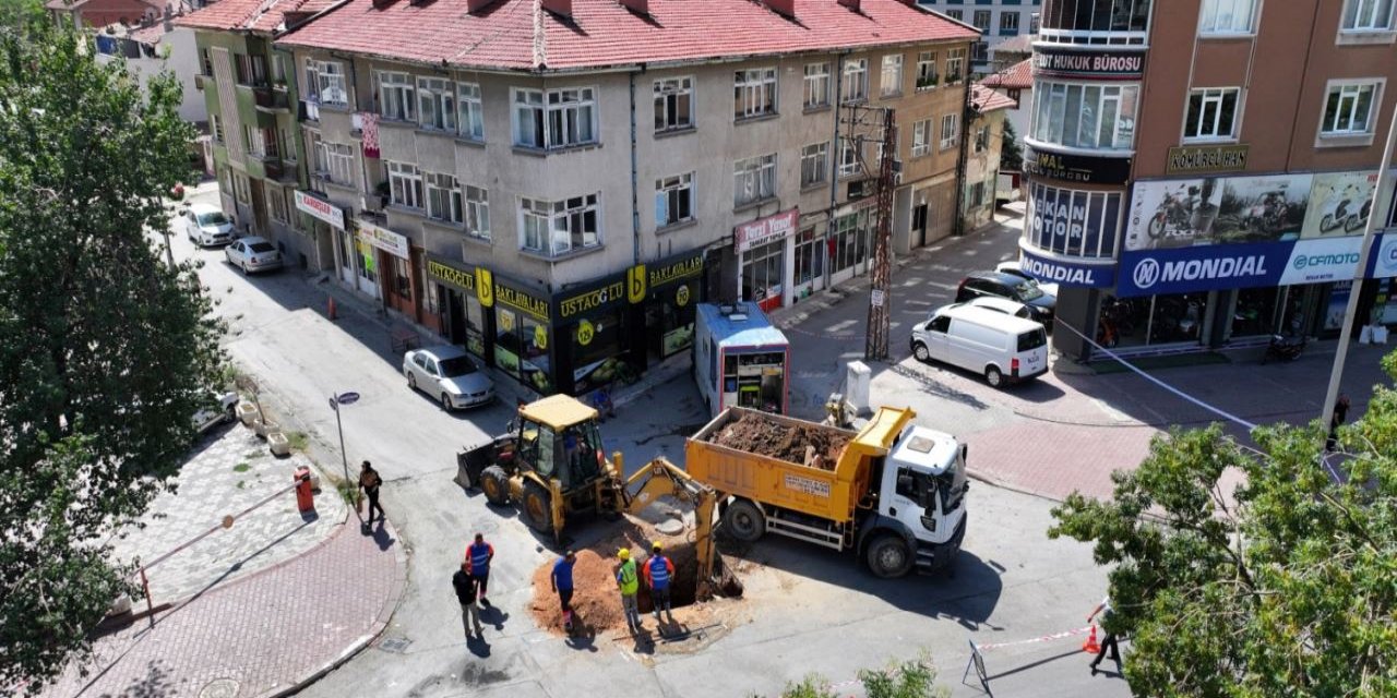 Büyükşehir'den vana değişim operasyonu