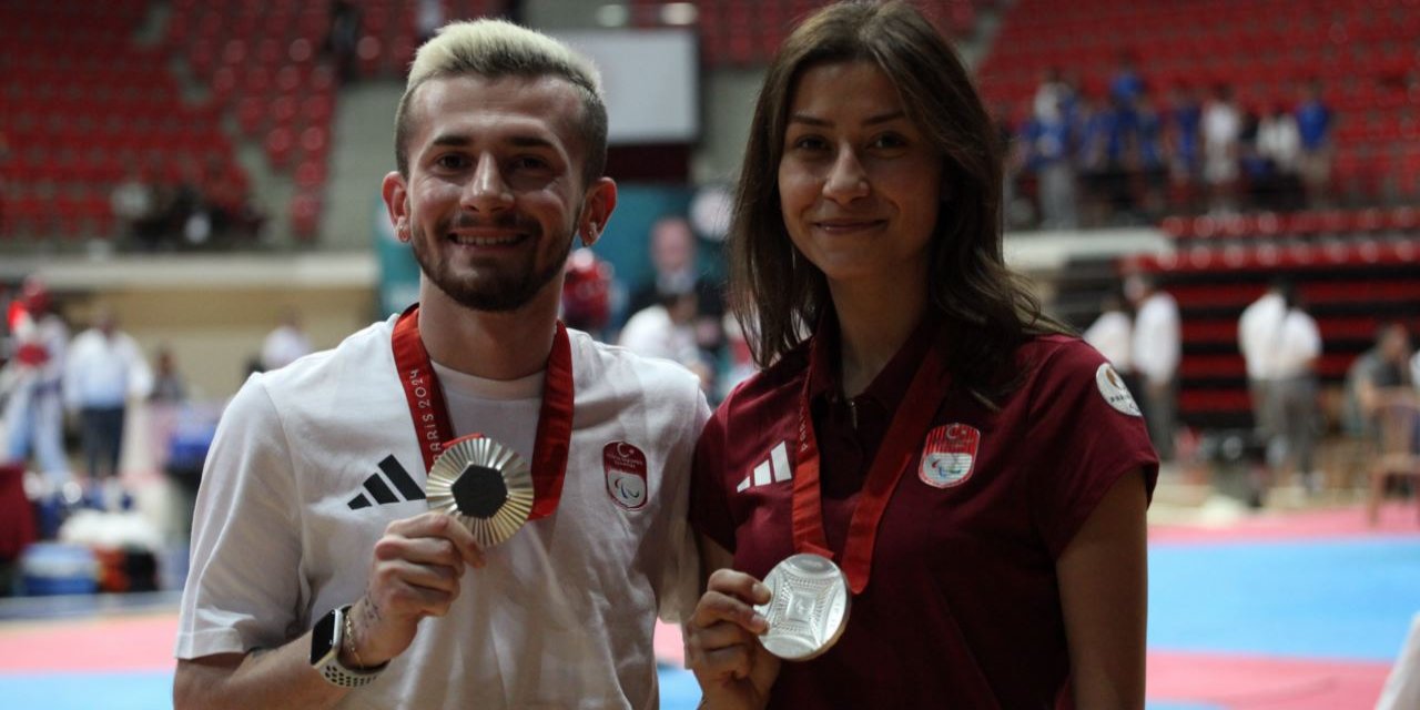 Paris'ten madalya ile dönen sporcular Konya'da