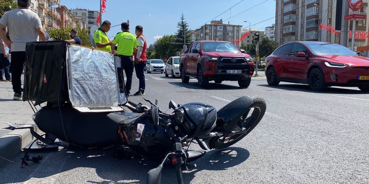 Kamyonetle motosiklet çarpıştı: 1 kişi ağır yaralandı