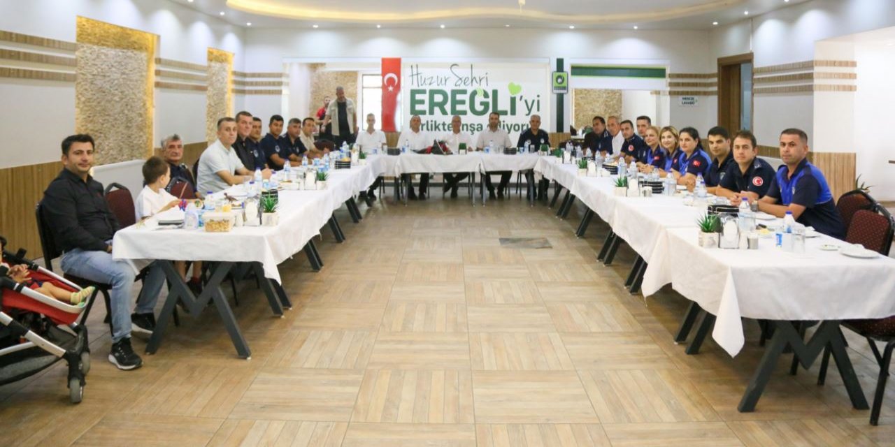 Başkan Akpınar, Zabıta Personeli ile Yemekte Bir Araya Geldi