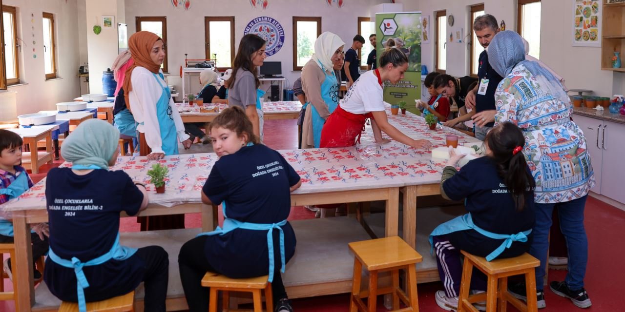 Sanat Tasarım Atölyesi’nde özel çocuklara etkinlik