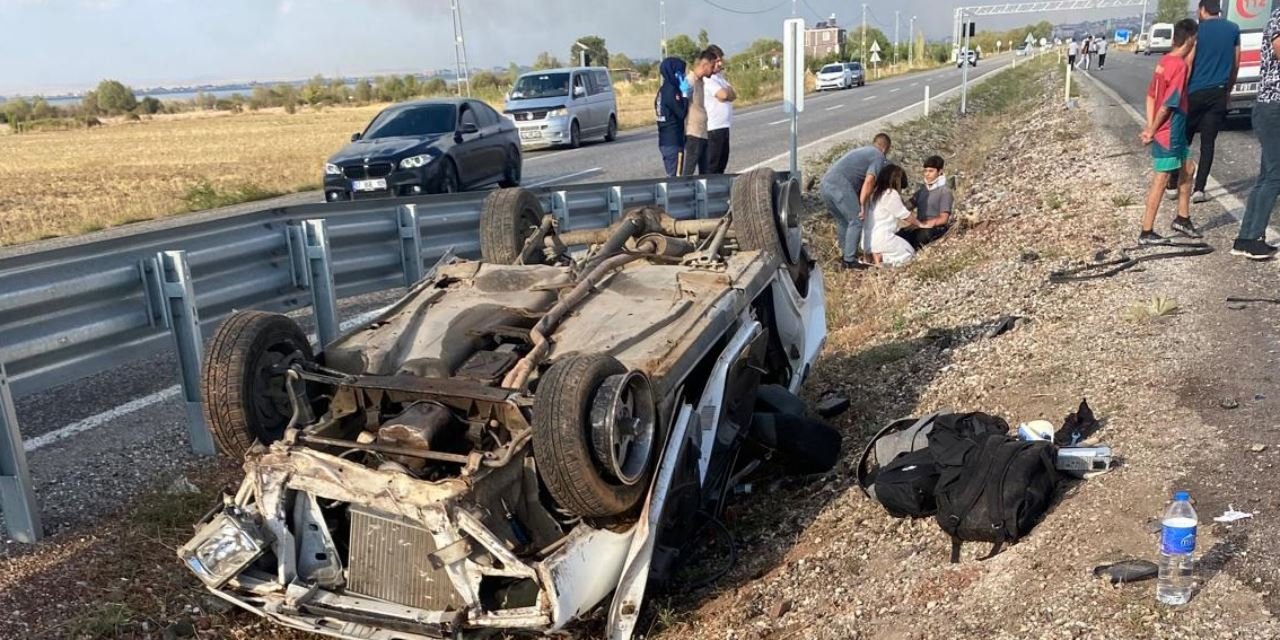 Kontrolden çıkan araç devrildi: 5 kişi yaralandı