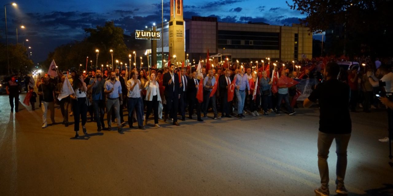 Sakarya Zaferi'nin 103. yıl dönümünde "Büyük Zafer Yürüyüşü" gerçekleştirildi